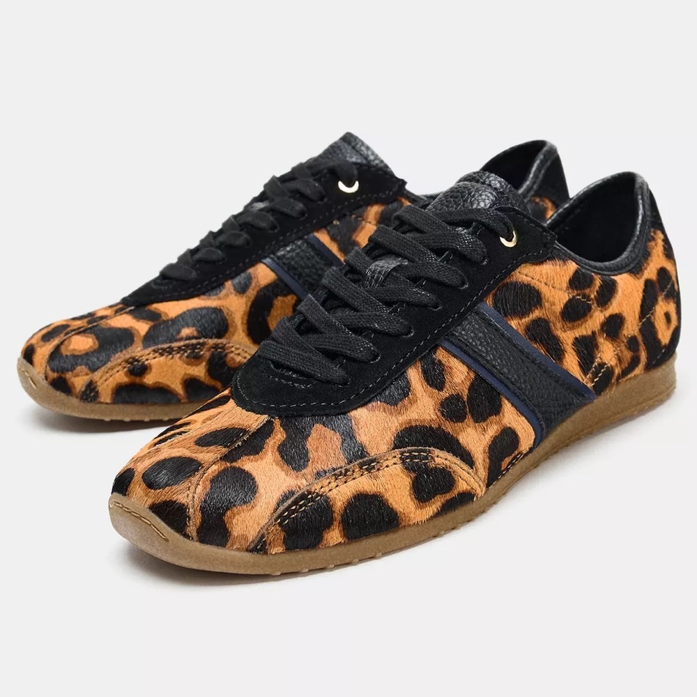 ANIMAL ORINT LEATHER SNEAKERS. Size 7.5